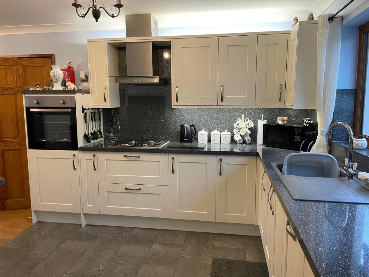 Dyffryn Taf - Spacious 3 Bedroom Bungalow Close To Amenities St Clears Esterno foto