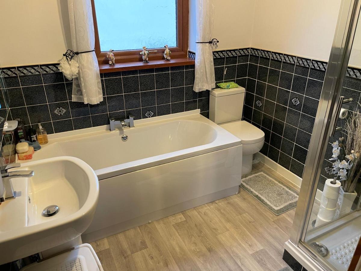 Dyffryn Taf - Spacious 3 Bedroom Bungalow Close To Amenities St Clears Esterno foto